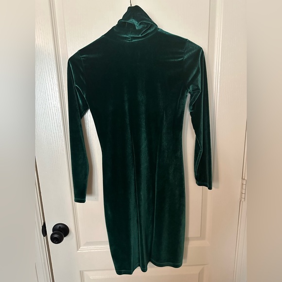 Green Velvet Mini Dress. Size Medium - Picture 10 of 15